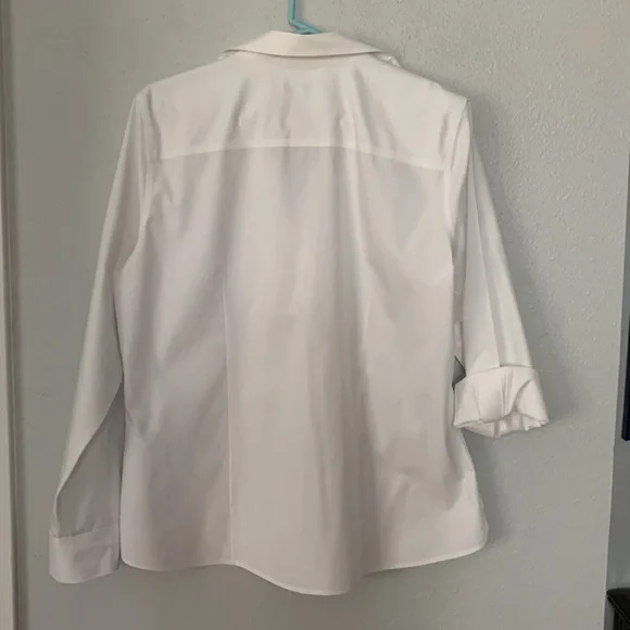 Nearly new white classy blouse , very flattering. - Picture 2 of 3